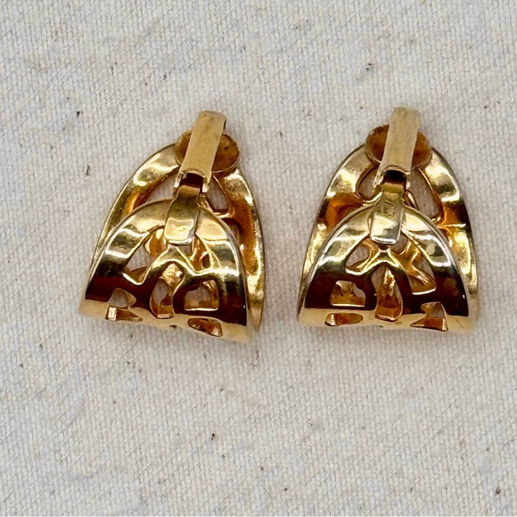 Vintage Clip On Gold-Tone Earrings - Picture 3 of 5